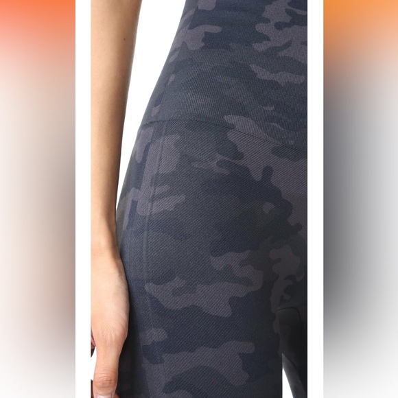 SPANX Look at Me Now Seamless Leggings - Picture 4 of 5